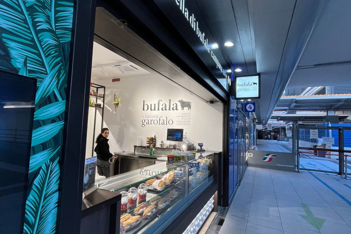 Porte (ri)aperte allo store della Stazione di Napoli